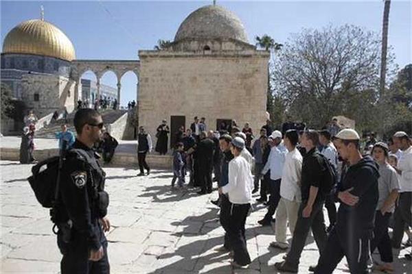 مستوطنون يقتحمون المسجد الأقصى تحت حراسة قوات الاحتلال