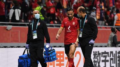 الأهلى يطمئن على «معلول» بعد إصابته بفيروس كورونا