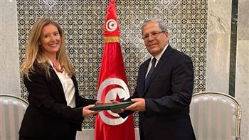   السفيرة البريطانية بتونس: تخصيص 2.5 مليار جنيه استرليني لدعم الصادرات التونسية