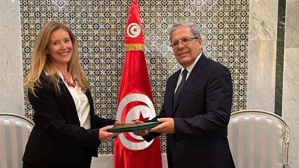 السفيرة البريطانية بتونس: تخصيص 2.5 مليار جنيه استرليني لدعم الصادرات التونسية