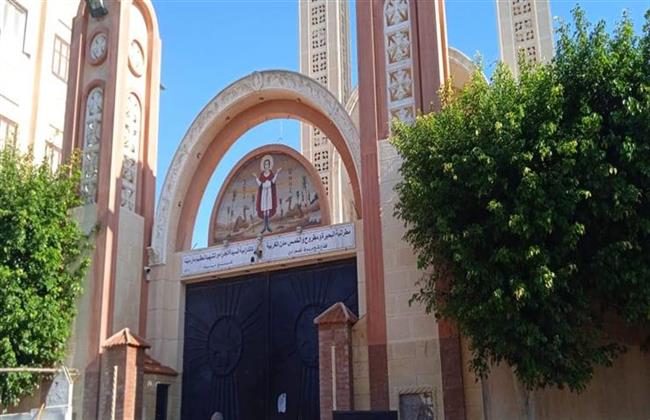  إنارة محيط الكنائس استعدادا لاحتفالات عيد الميلاد بالإسكندرية