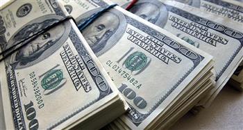   «الاقتصادية»: الدولار لا يزال متربعا على عرش المشهد المالي العالمي