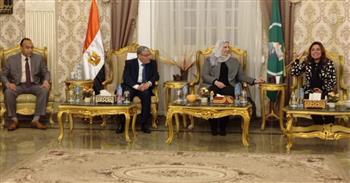 وزيرة التضامن ومحافظ دمياط يصلان المنيا لافتتاح «ديارنا للأثاث والحرف اليدوية»