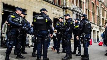   هولندا.. الشرطة تفرق آلاف المحتجين على قيود كورونا