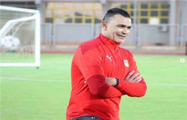 الناس عايزاني أمسك في الشناوى.. عصام الحضري يكشف علاقته بحراس المرمي
