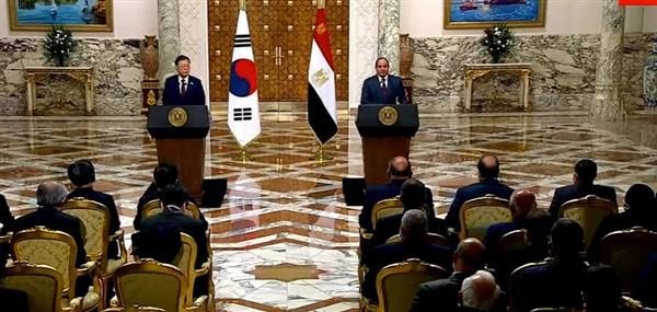 مصر وكوريا توقعان مذكرة للتعاون المالي بقيمة مليار دولار