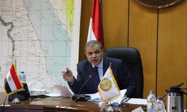 تعيين 547 شابا وصرف 611 ألف جنيه للعمالة غير المنتظمة بالمنيا