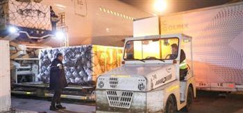 مصر تستقبل 667 ألف جرعة من لقاح «استرازنيكا» بمطار القاهرة