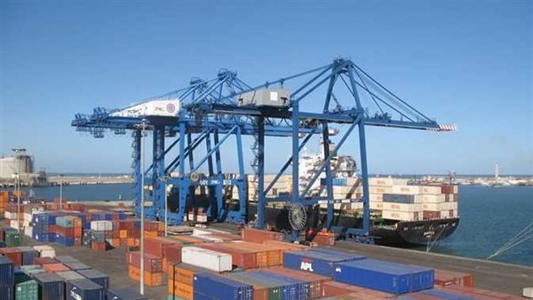 ميناء دمياط يستقبل سفينتين لتحميل نترات الأمونيوم والكحول