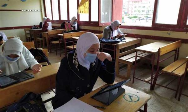 بدء امتحان اللغة العربية لـ أولى ثانوى اليوم ورقيا