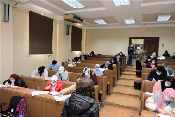 وسط إجراءات مشددة هدوء فى  امتحانات جامعة القاهرة
