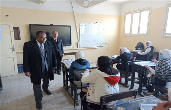 5550 طالبا وطالبة يؤدون امتحانات منتصف العام بالصفين الأول والثاني الثانوي بنجع حمادى