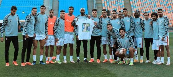 شيكابالا يؤازر مصطفى مشجع الزمالك 