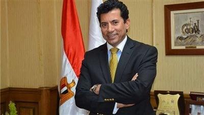 وزير الرياضة يهنىء اللاعب «محمد ياسين» بالفوز بذهبية كأس العالم للسلاح فى البحرين 
