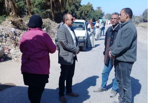 جولة ميدانية لـ «سكرتير قنا» للاطمئنان على منظومة النظافة بقفط 