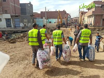 توزيع 2725 لحاف وبطانية في 28 قرية ببني سويف 