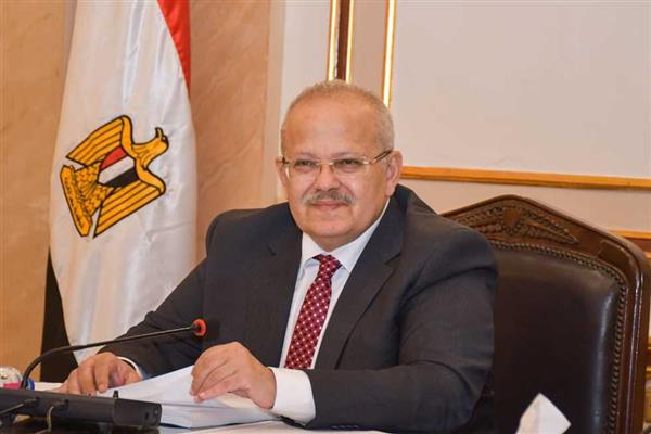 رئيس جامعة القاهرة يهنئ وزير الداخلية ورجالاتها بعيد الشرطة