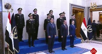   الرئيس السيسي يتوسط صورة تذكارية مع أعضاء المجلس الأعلى للشرطة