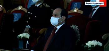   الرئيس السيسي يشهد فيلما تسجيليا عن بطولات وتضحيات رجال الشرطة