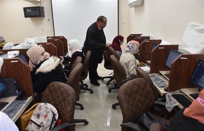 انطلاق الاختبارات الإلكترونية لأول مرة لطلاب كلية الطب بجامعة الأقصر