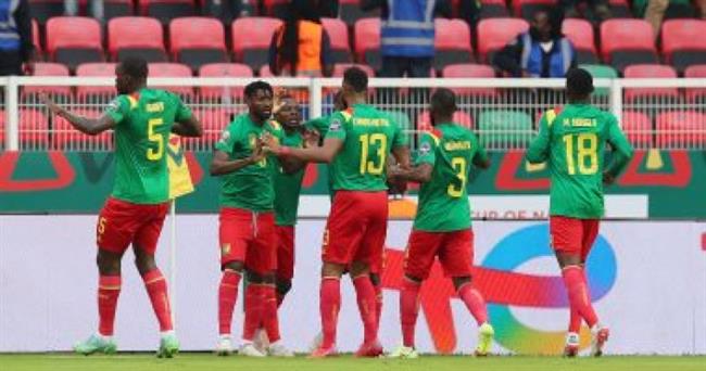 الكاميرون يتقدم على جزر القمر بهدف إيكامبي في الشوط الأول