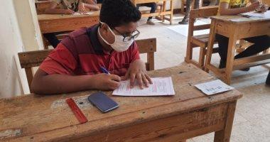 اليوم.. طلاب أولى ثانوى يؤدون امتحاني الجغرافيا والكيمياء