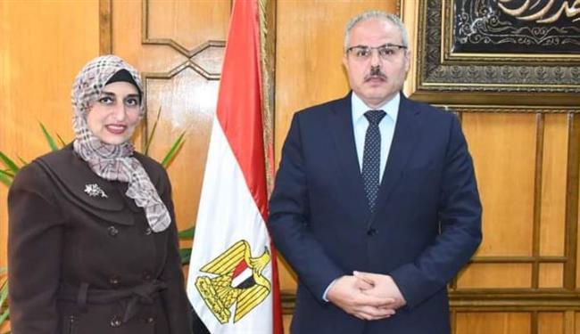 رئيس جامعة قناة السويس يهنئ الدكتورة نيفين جلال عميد كلية السياحة والفنادق