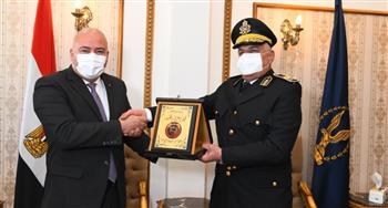 «الداودى» يهنئ مدير أمن قنا بمناسبة عيد الشرطة 