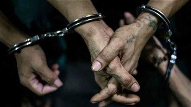 حبس 6 أشخاص يجبرون مواطنا على توقيع عقود بيع  10 أراضٍ بالأقصر  