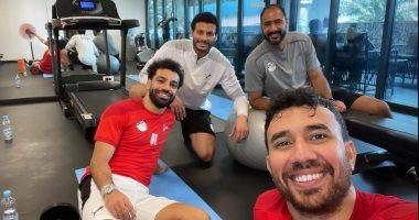 محمد صلاح ينشر صورة برفقة تريزيجيه والشناوي وشوقي من داخل الجيم