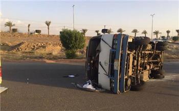 إصابة 12 شخصا في انقلاب ميني باص بطريق القاهرة - الإسماعيلية الصحراوي