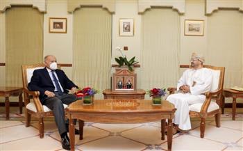   أبو الغيط يلتقي وزير خارجية سلطنة عمان في مسقط