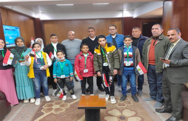 أعضاء مبادرة «بالنظافة بلدنا أجمل» تهنئ قيادات مركز سنورس بعيد الشرطة الـ ٧٠