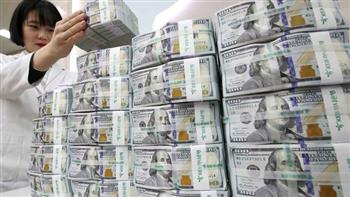  اليوان يصمد أمام الدولار .. و«المركزي الروسي» يتدخل لكبح تدهور الروبل