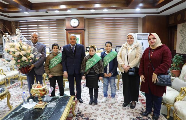 محافظ المنيا يستقبل وفدا من «الطلاب» للتهنئة بعيد الشرطة الـ70