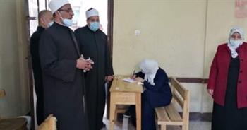   طلاب صفوف النقل بالثانوية الأزهرية يؤدون امتحان القرآن والصرف