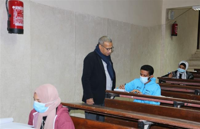 رئيس جامعة جنوب الوادي يشدد على توفير كافة سبل الراحة للطلاب أثناء الامتحانات