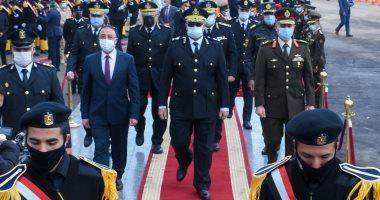 محافظ الإسكندرية يضع إكليل الزهور على النصب التذكاري لشهداء الشرطة 