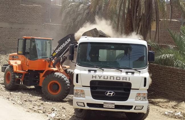 رفع 150 طن مخلفات من شوارع مركز رشيد بالبحيرة