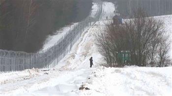   بولندا تبنى سياجًا حديديًا على الحدود مع بيلاروسيا