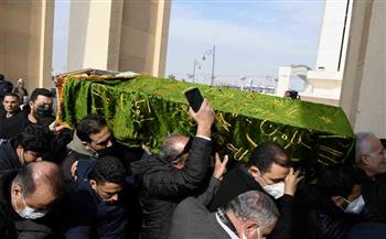   علي حسن يشارك في جنازة ياسر رزق