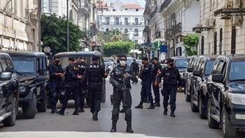   الجزائر.. تفكيك شبكة إجرامية مرتبطة بالخارج لتهريب الأشخاص والنصب والاحتيال