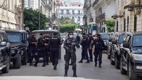 الجزائر.. تفكيك شبكة إجرامية مرتبطة بالخارج لتهريب الأشخاص والنصب والاحتيال