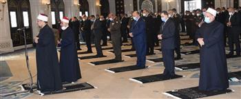 إحتفالاً بعيد الشرطة.. وزير الداخلية يؤدي صلاة الجمعة بمسجد الشرطة