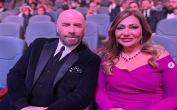 فنانات يلتقطن صورا مع جون ترافولتا بحفل Joy  Awards واحداهن: الحلم