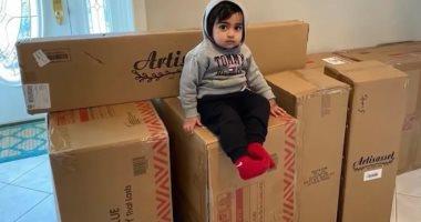 طفل يشترى أثاثا بـ25500 جنيه أثناء اللهو بهاتف والدته
