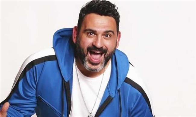 سرقنى وهقاضيه.. أكرم حسنى يكشف تفاصيل خلافه مع حمو بيكا
