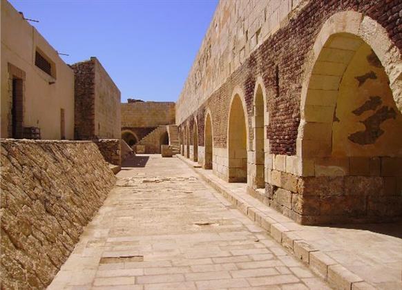 في إطار حملة حقوق الحضارة .. «ردنى إلى بلادى» رسالة عالم آثار إلي حجر رشيد 