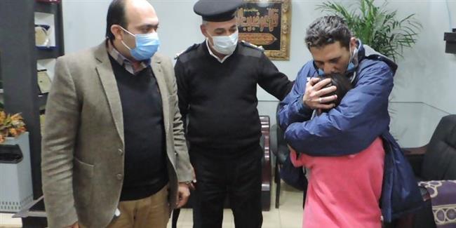 الأجهزة الأمنية تنجح فى إعادة طفلة ضلت الطريق لأهليتها