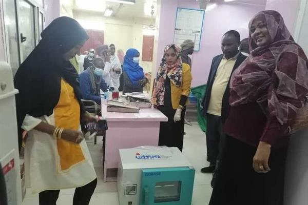 جمعية تنظيم الأسرة بالأبيض تسلم أجهزه ومعدات طبية لمستشفى النساء والتوليد